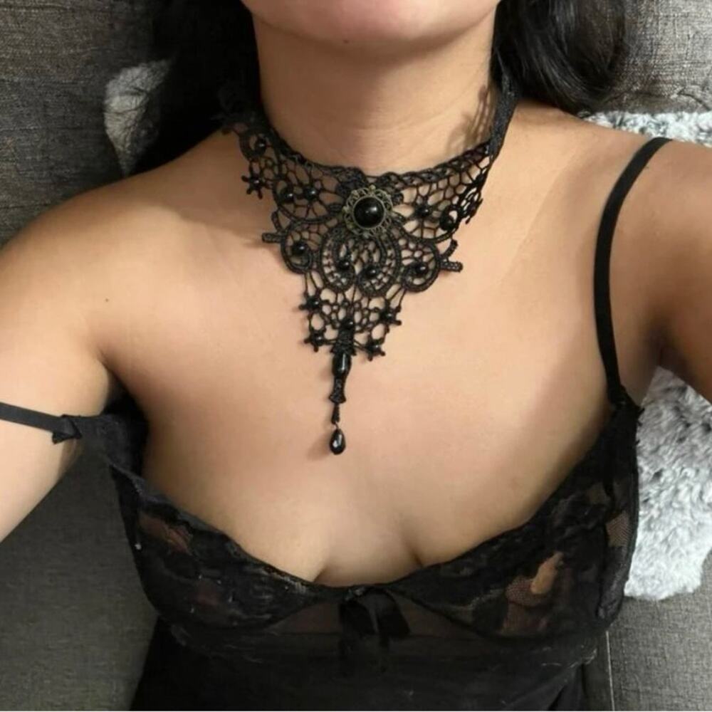 SOLD ✨ Lulu’s Black Lace Choker - Picture 2 of 6